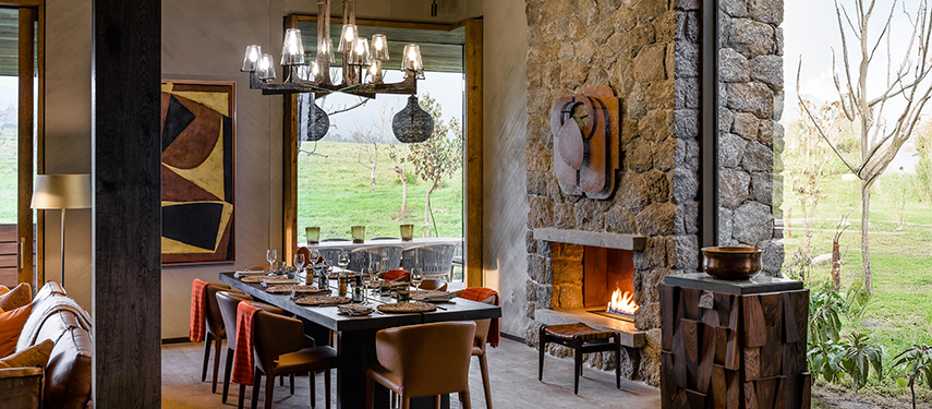 Cosy Kataza House dining area with open fire