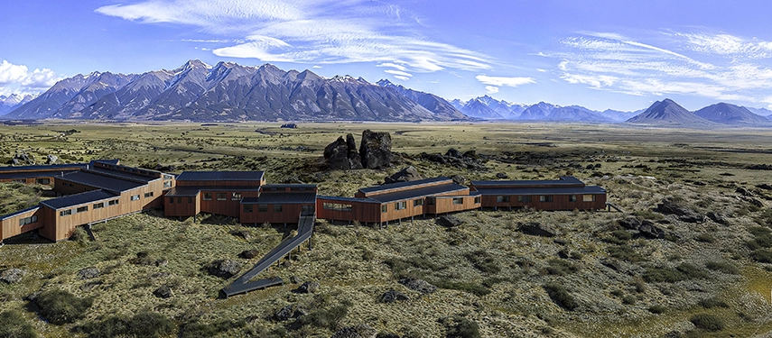 Explora El Calafate’s contemporary timber lodge sits open to expansive steppe and a magnificent backdrop of jagged Patagonian mountains.